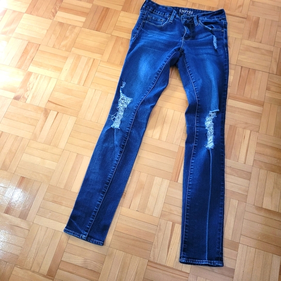 Two skinny jeans - Picture 7 of 16